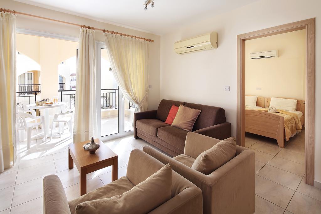 Appartamento Adamou Gardens Paphos Esterno foto