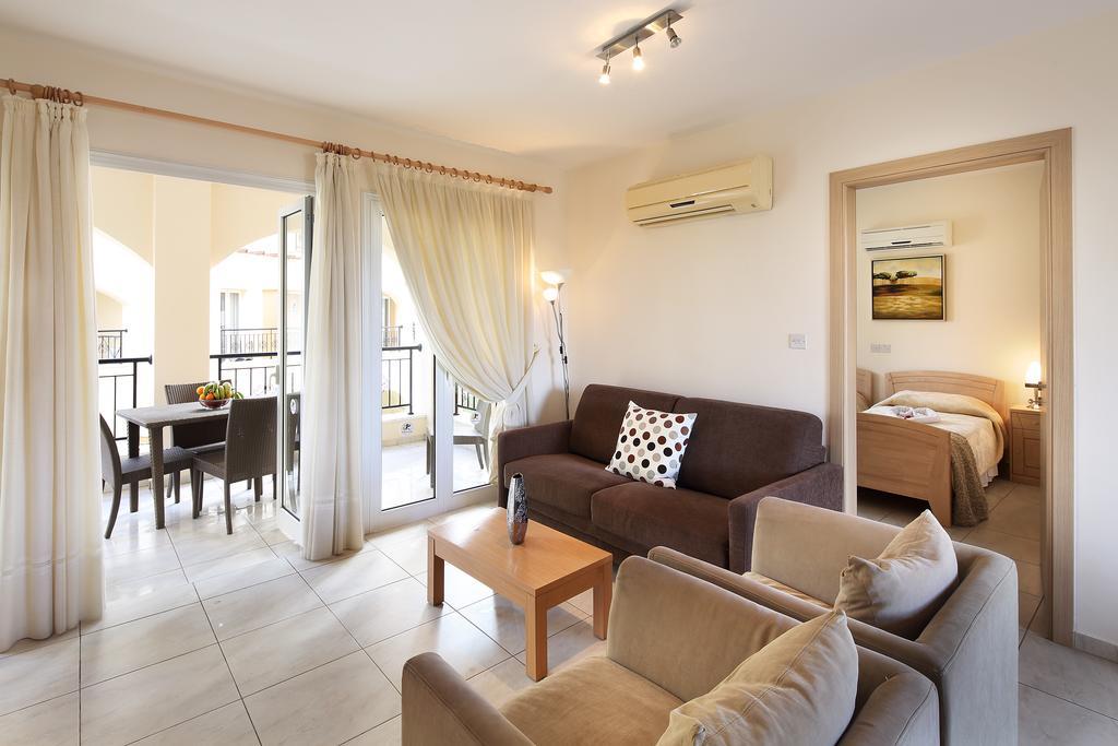 Appartamento Adamou Gardens Paphos Esterno foto